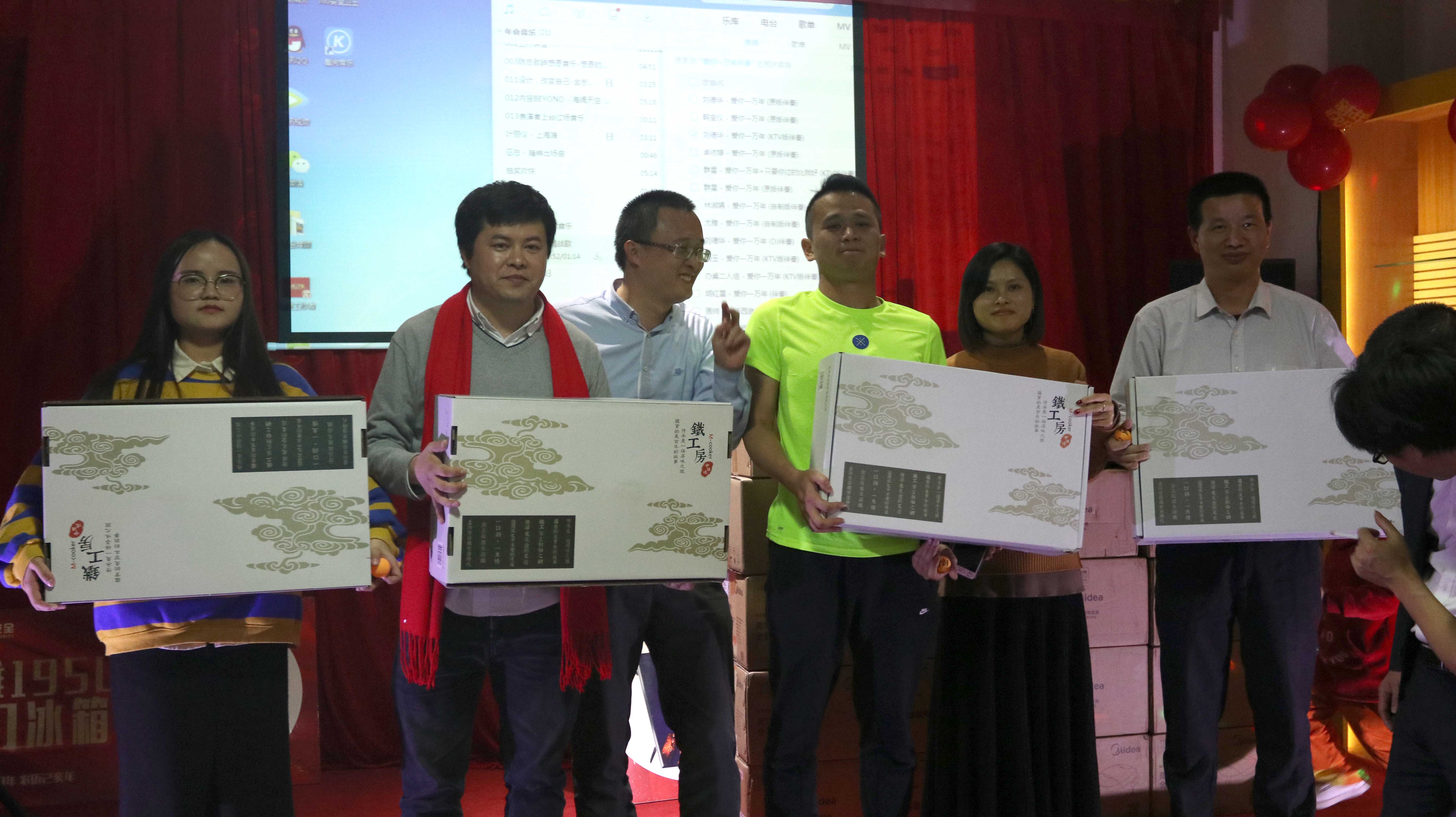 幸運兒領(lǐng)取獎品 幸運兒領(lǐng)取獎品